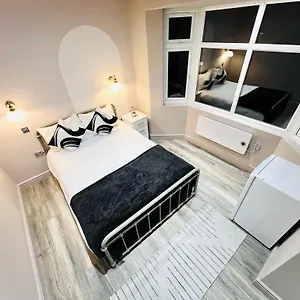 Crescent House Location Ensuites Great Value London